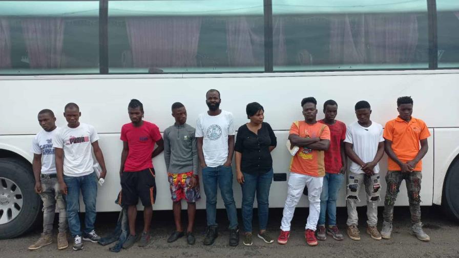 Migración detiene autobús con 23 haitianos indocumentados