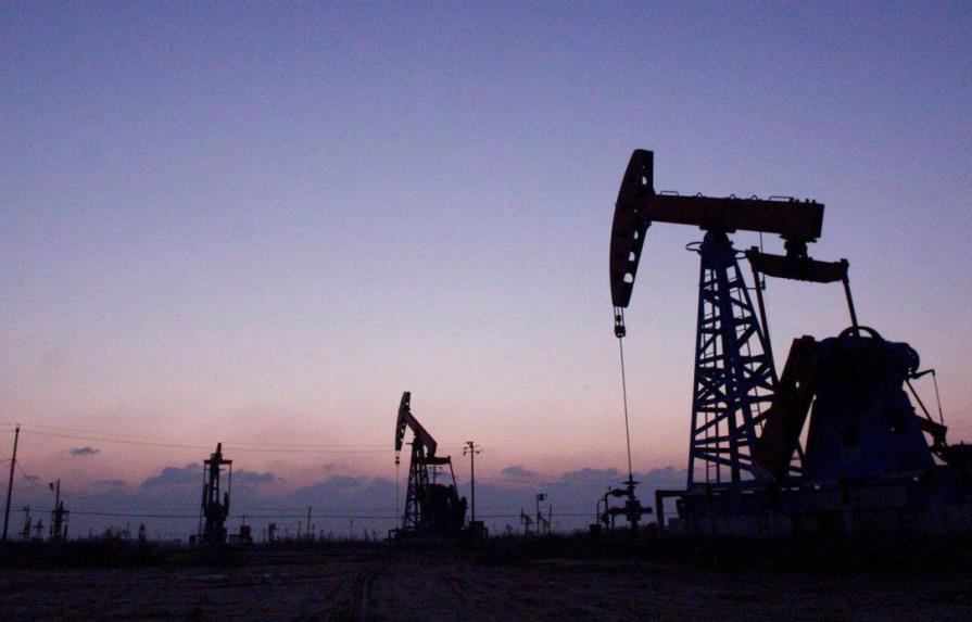 El petróleo de Texas baja en la apertura un 0.40 %, hasta 92.24 dólares