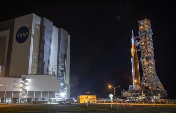 La NASA mantendrá en la plataforma cohete de misión Artemis I aun con Nicole