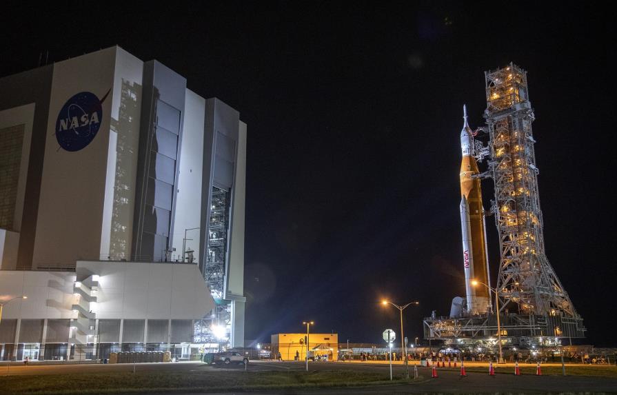 La NASA mantendrá en la plataforma cohete de misión Artemis I aun con Nicole