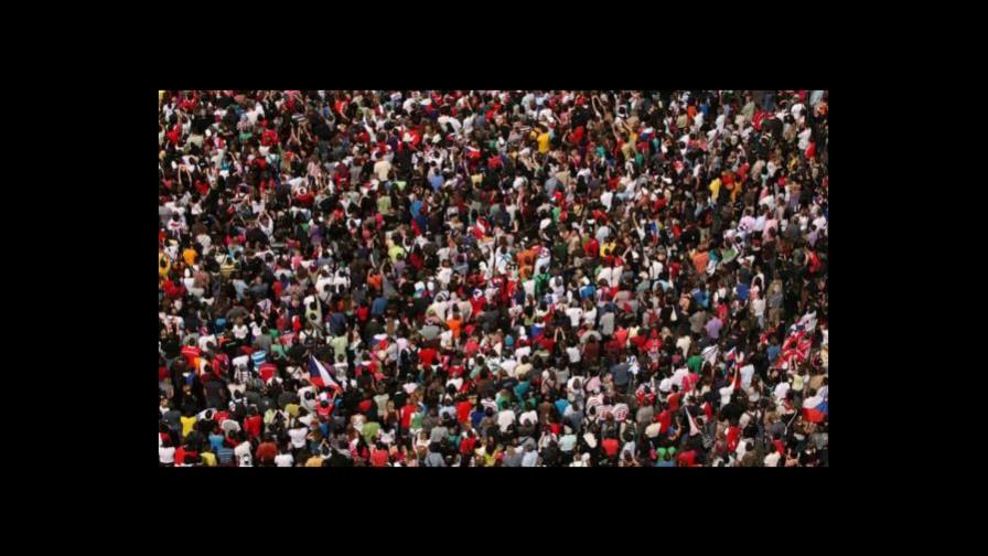 Población mundial llega a ocho mil millones con recursos limitados