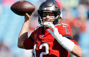 Tom Brady, primero en la historia de NFL en superar 100.000 yardas por pase
