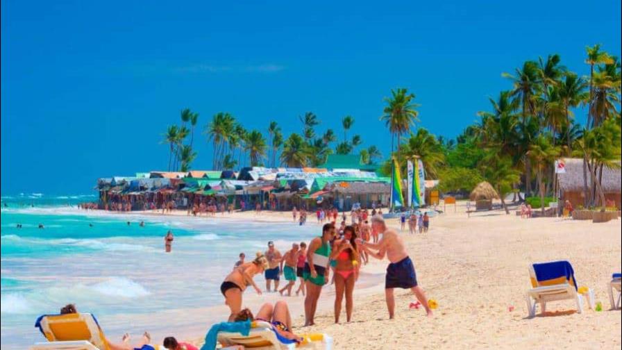 Turismo dominicano apunta a RD$ 1.7 billones en 2035, pese a leve caída en su peso en el PIB Turismo dominicano apunta a RD$ 1.7 billones en 2035, pese a leve caída en su peso en el PIB