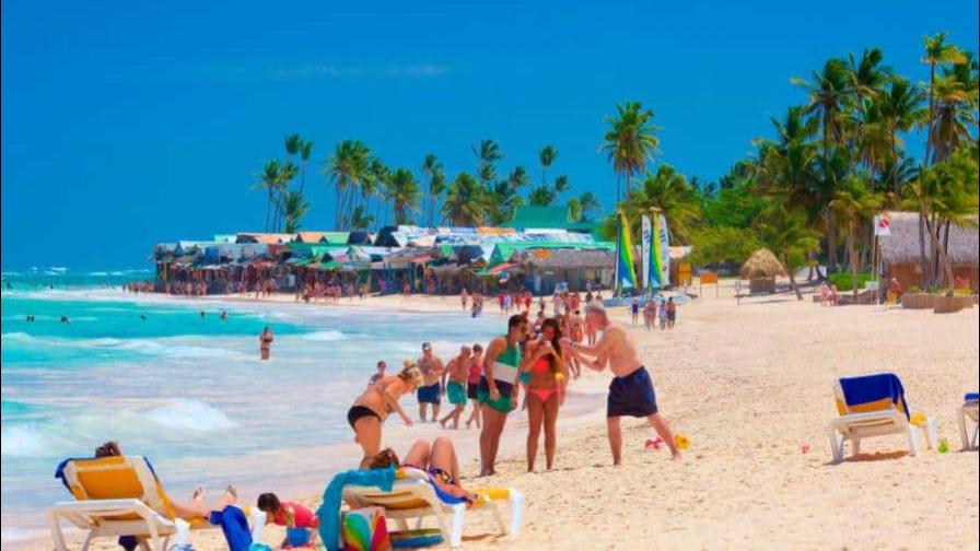 Hoteles y aeropuertos activan protocolos por temporada alta para el turismo en RD