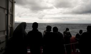 Cientos de migrantes, bloqueados en barcos de ONG frente a Italia