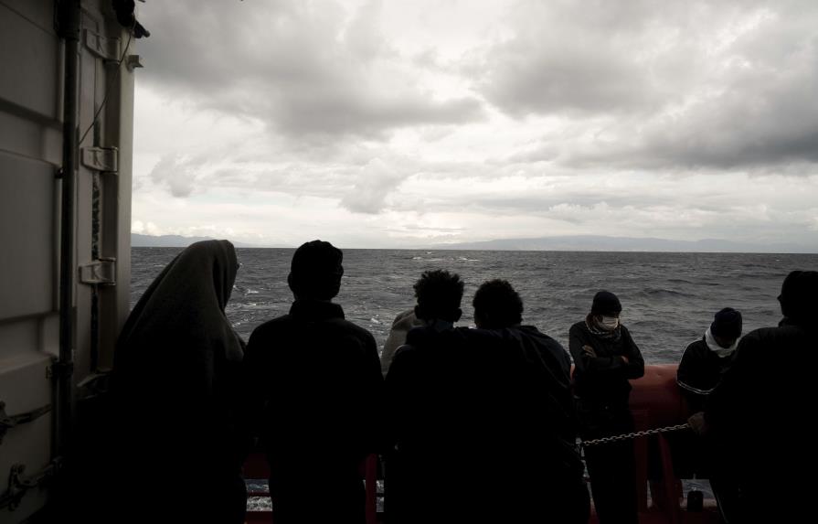 Cientos de migrantes, bloqueados en barcos de ONG frente a Italia
