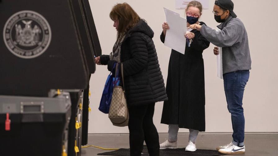 Nueva York sale a votar con incertidumbre sobre resultado de gobierno estatal