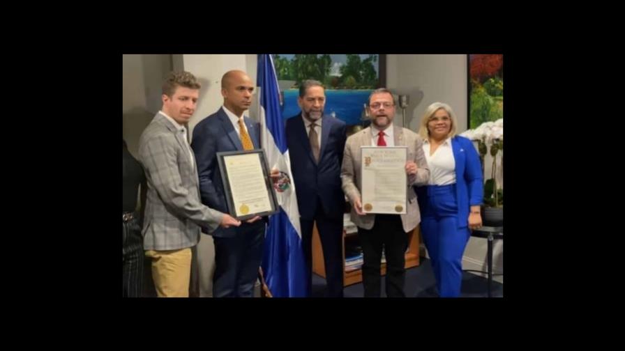 El Senado y la asamblea de NY emiten proclamación por aniversario de la Constitución dominicana 