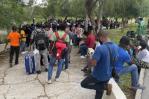 Desalojan a migrantes haitianos y venezolanos de un campamento en la frontera de México