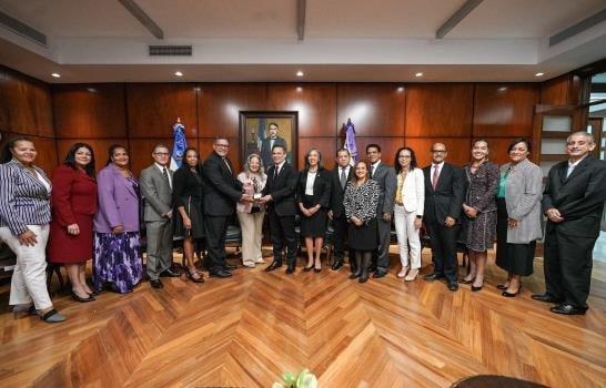 Una delegación de jueces de EEUU de origen dominicano visita al Poder Judicial