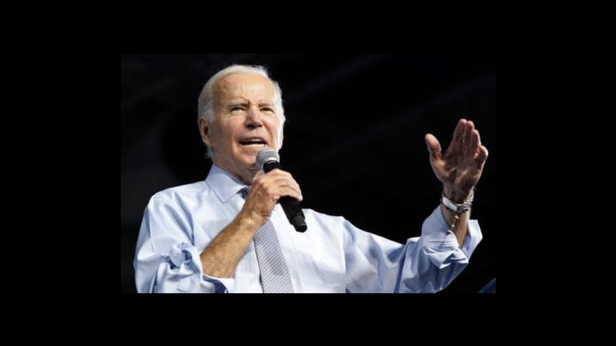 Biden llama a los votantes a permanecer en las filas: Hagan oír su voz