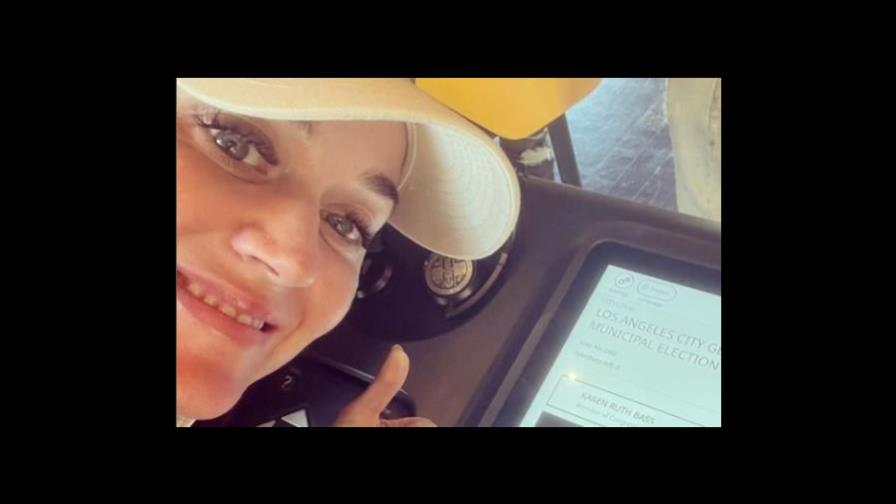 Katy Perry se vuelve tendencia tras subir fotos votando por un candidato republicano