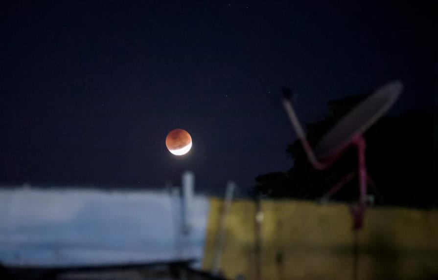 Así se vio el eclipse lunar en Santo Domingo