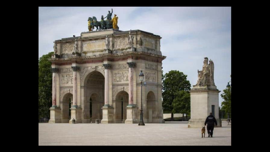 El Museo del Louvre parisino inicia la restauración de su Arco de Triunfo del Carrusel