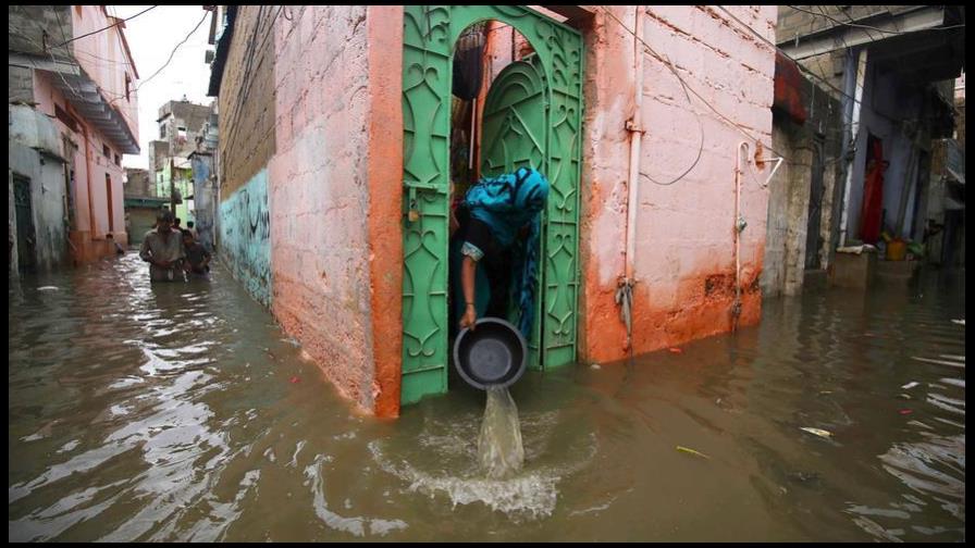 Un territorio del tamaño de Bélgica permanece inundado en Pakistán Un territorio del tamaño de Bélgica permanece inundado en Pakistán