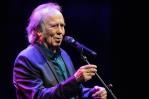 Serrat y la tribu Mundurukú ganan el premio Benedetti a los Derechos Humanos