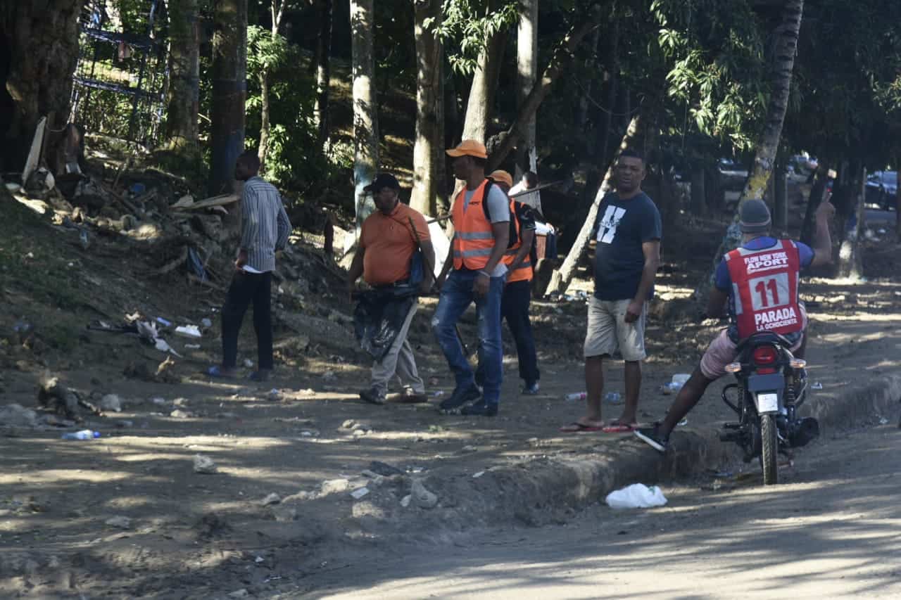Este martes se sumaron brigadas del Ministerio de Obras Públicas.
