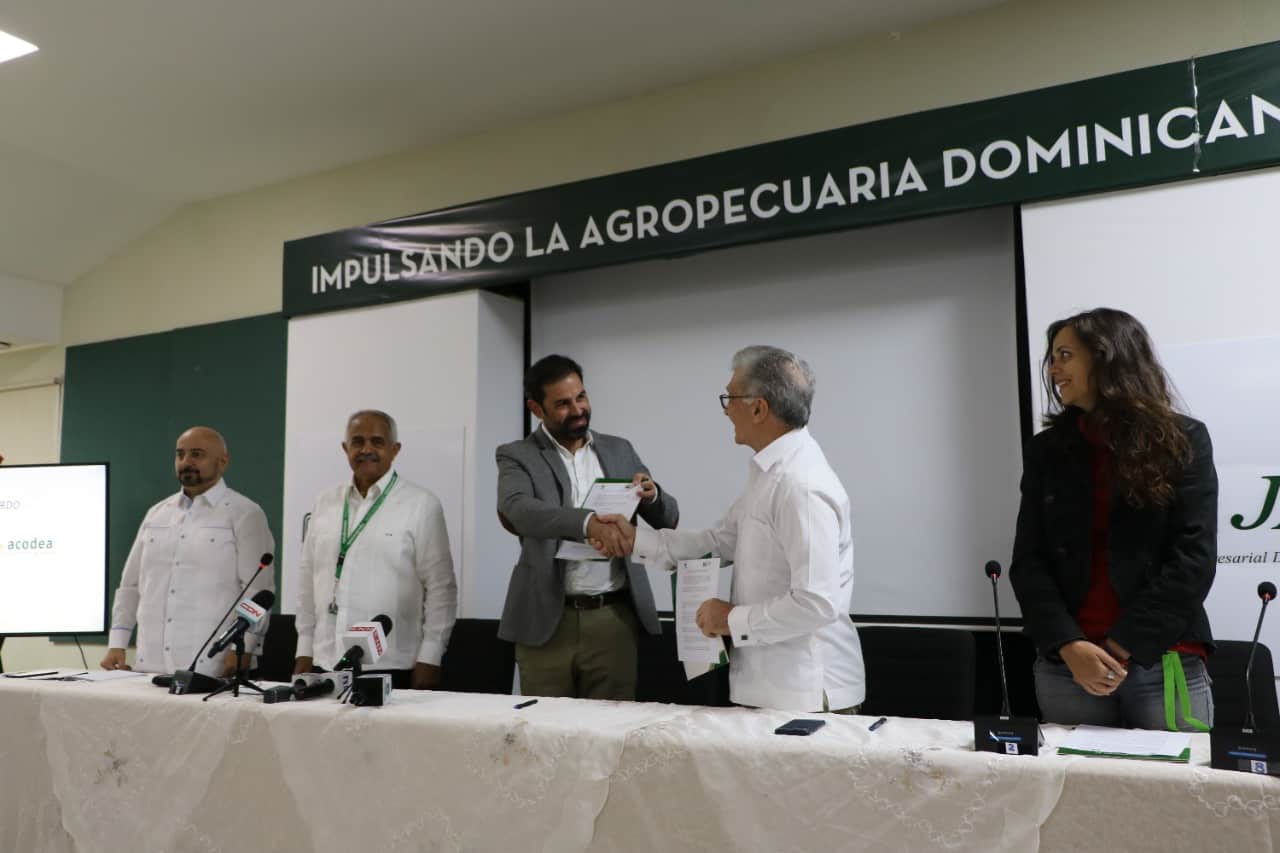 El acuerdo fue firmado en la sede de la Junta Agroempresarial Dominicana.