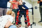 El primer exoesqueleto portátil para pacientes infantil tiene diseño español El primer exoesqueleto portátil para pacientes infantil tiene diseño español