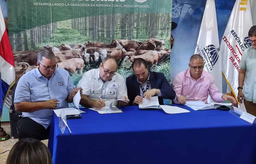 Firman acuerdo interinstitucional para racionalizar el agua en la producción pecuaria