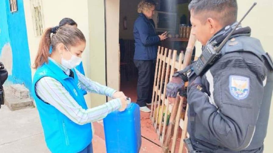 Suben a 31 los fallecidos por intoxicación con alcohol adulterado en Ecuador