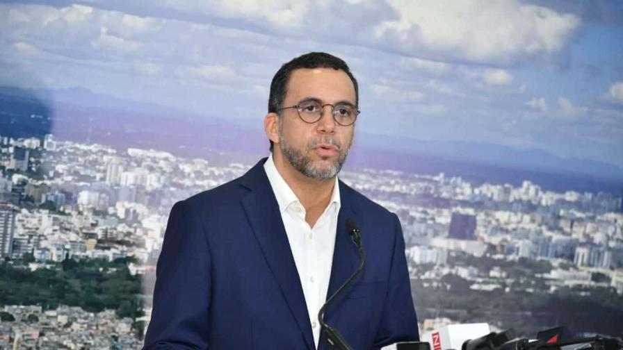 Andrés Navarro anuncia aspiración a la alcaldía del Distrito Nacional