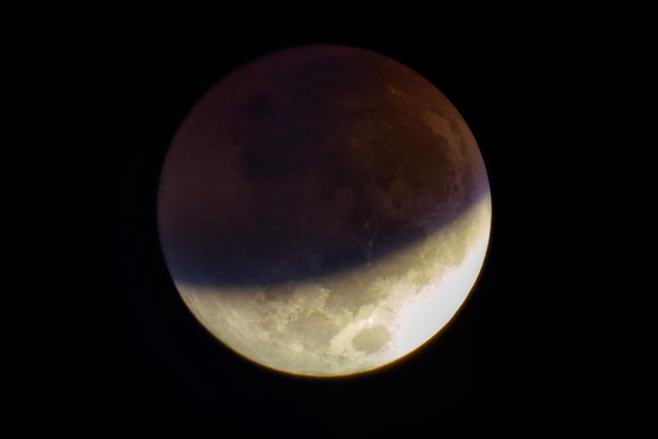 Eclipse lunar maravilló a madrugadores de Santo Domingo