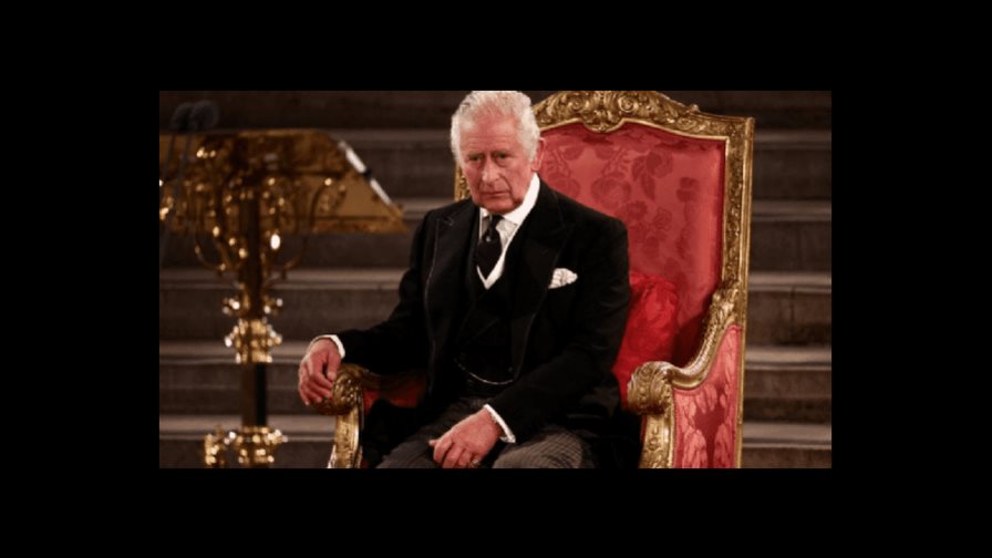 Un detenido tras intentar arrojar huevos contra Carlos III Un detenido tras intentar arrojar huevos contra Carlos III