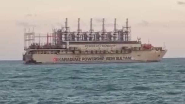 Barco de empresa Karadeniz está atracado en Santo Domingo