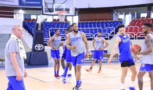 Fedombal anuncia regreso Che García a dirección técnica del equipo nacional de baloncesto