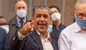 Adriano Espaillat gana reelección y continuará en el Congreso de EEUU