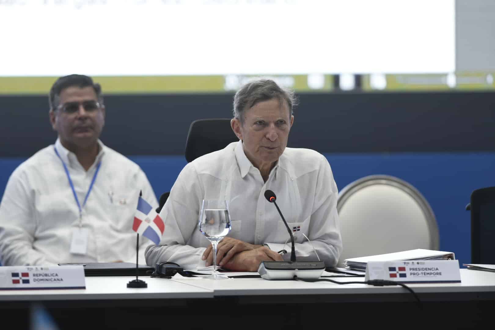 Roberto Álvarez (c), ministro de Relaciones Exteriores de la República Dominicana.