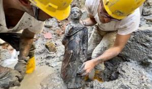 Hallazgo excepcional en Italia saca del barro 24 estatuas romanas y etruscas