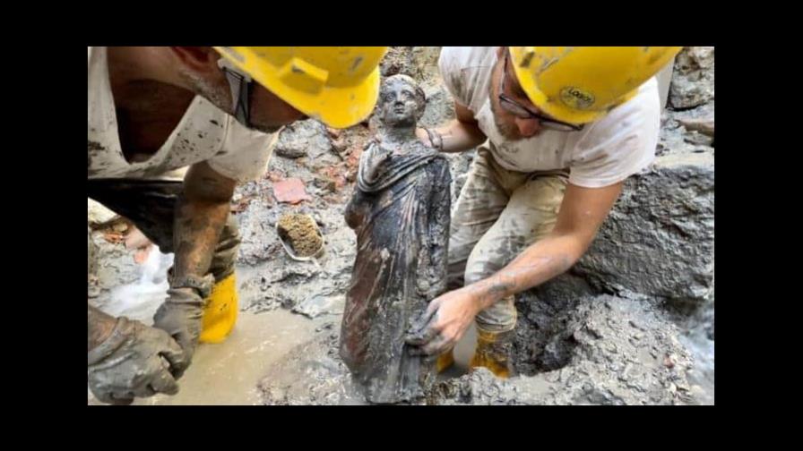 Hallazgo excepcional en Italia saca del barro 24 estatuas romanas y etruscas