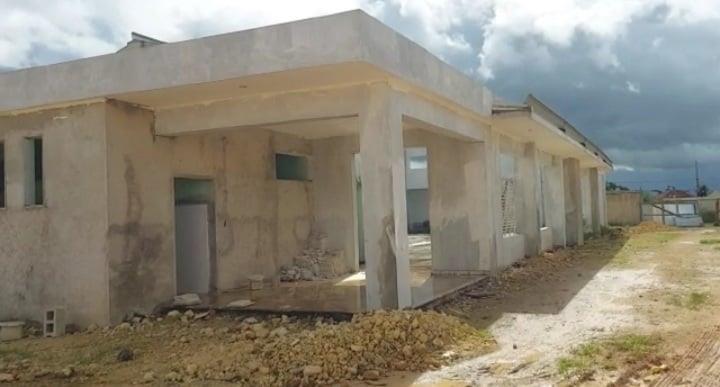 Padres exigirán terminación de la escuela para niños especiales en Higüey, provincia La Altagracia