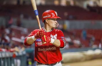 Tomateros aplastan a las Águilas en el béisbol de México