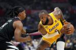 VIDEO | LeBron se lesiona y Clippers se imponen a Lakers, que están en su peor arranque