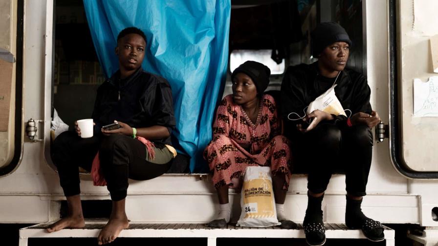 Francia acogerá el barco Ocean Viking pero aplicará sanciones a Italia