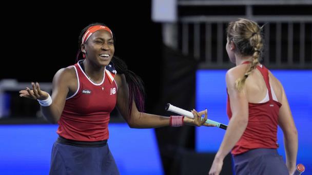 EEUU gana dobles y duelo ante Polonia en Copa BJK