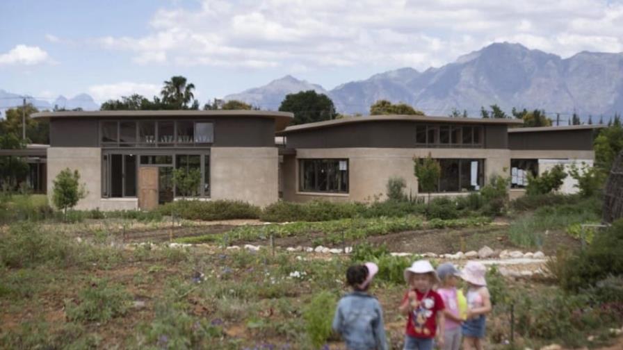 Una escuela 100% verde prepara a niños sudafricanos para los retos del futuro Una escuela 100% verde prepara a niños sudafricanos para los retos del futuro