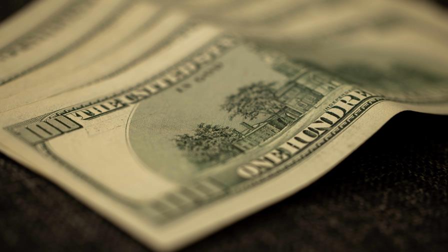 La inflación en EE.UU. bajó en octubre cuatro décimas al 7.7 %