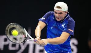 Stricker vence a Musetti y avanza a semis de Next Gen