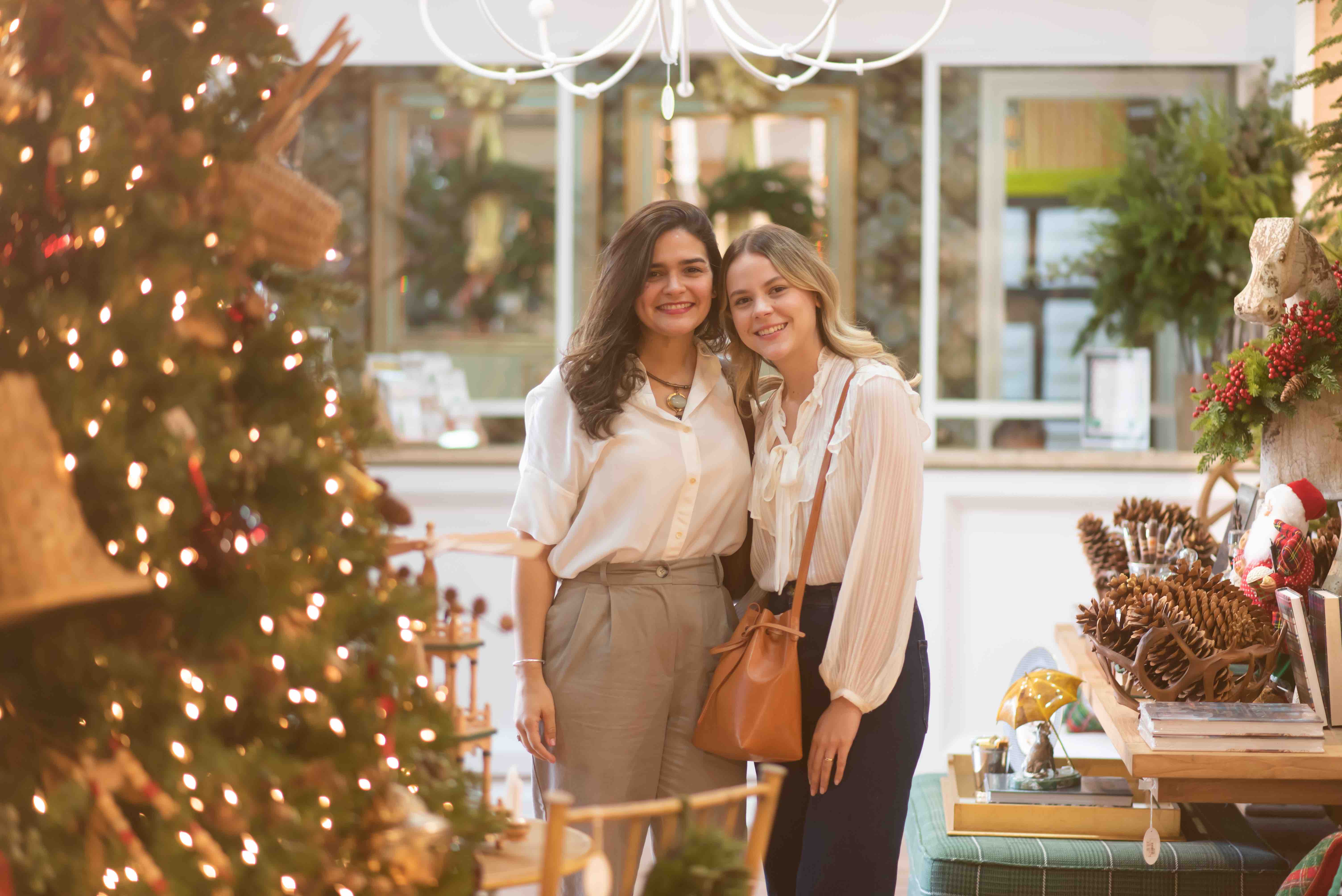 Coral Chavez y Valerie Rosario.