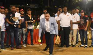 Jiménez lanza no-hit en inicio torneo de Asoprosado dedicado al periodista Héctor Gómez