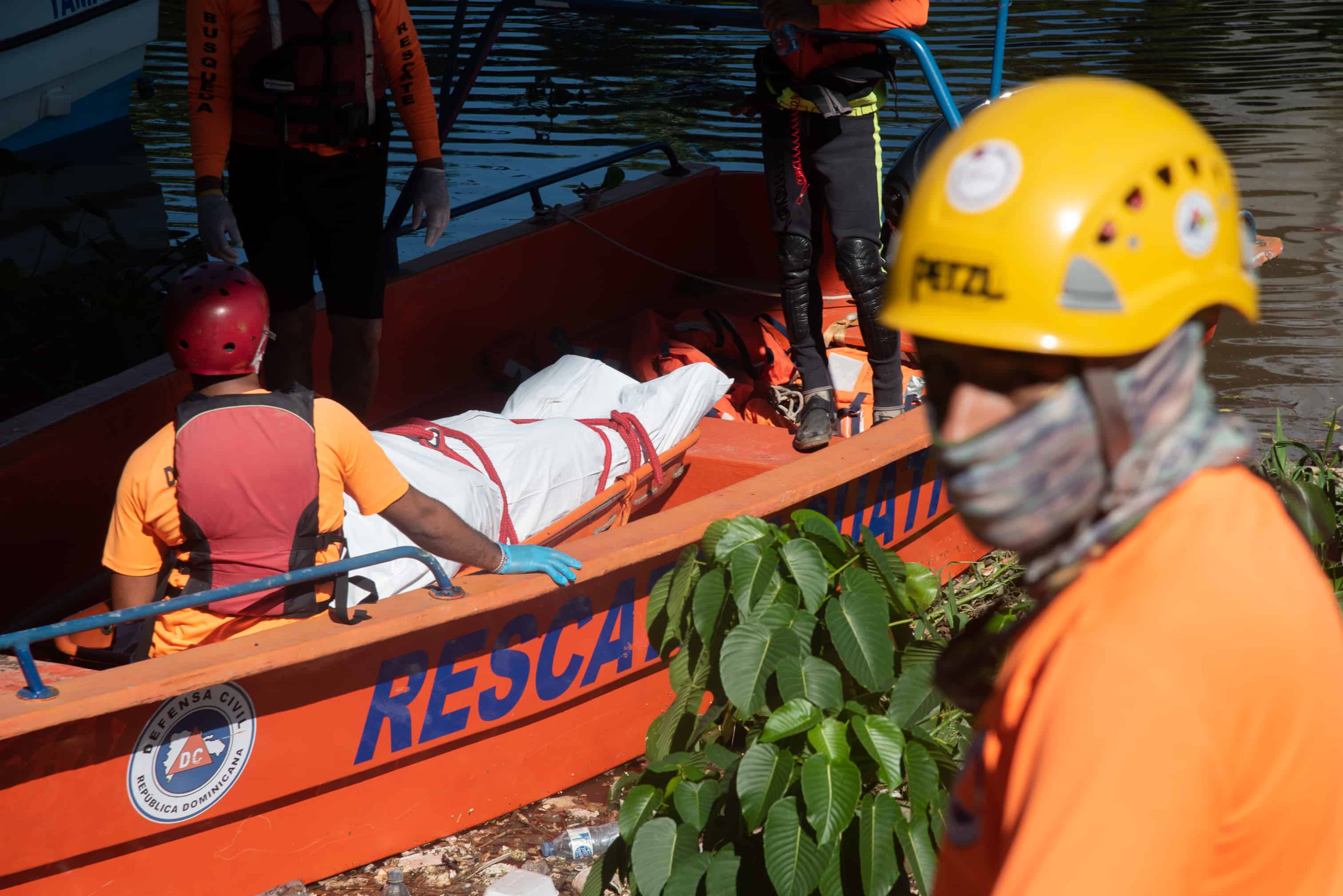 Los cadáveres de José Antonio Batista (Jochy) y Leunsky Mojica fueron rescatados del río Isabela, tras ser declarados como desaparecidos en las inundaciones causadas por fuertes lluvias que azotaron al Distrito Nacional el pasado viernes 4 de noviembre.
