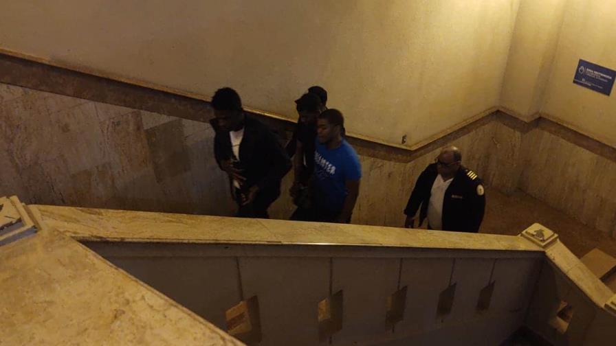 Aplazan para el martes medida de coerción contra sicario de tiktoker en Santiago