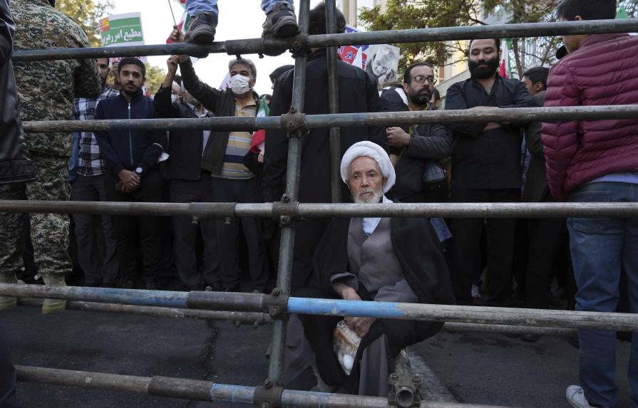 Irán acusa a Occidente de ayudar a los manifestantes a fabricar armas