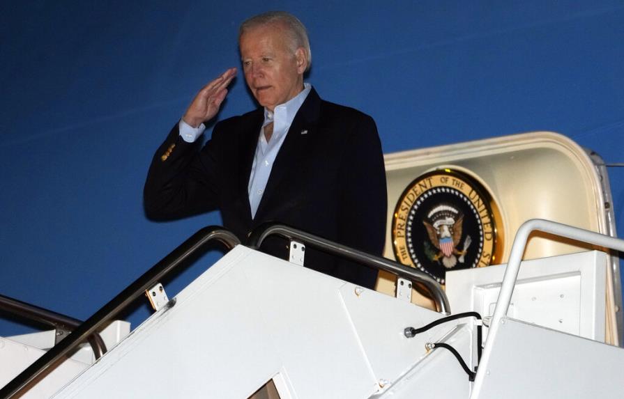 Biden llega a Egipto para cumbre sobre crisis climática COP27