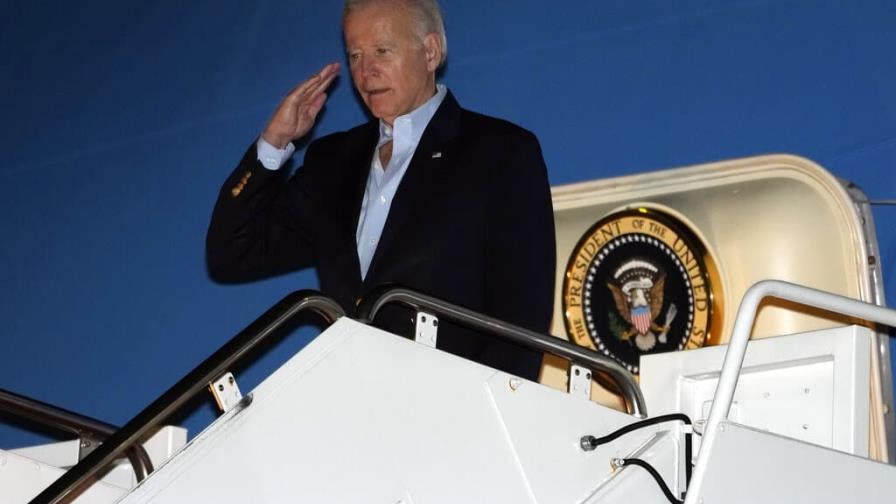 Biden llega a Egipto para cumbre sobre crisis climática COP27