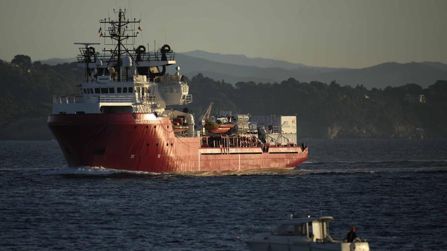 El barco humanitario Ocean Viking con 230 migrantes atraca en Francia